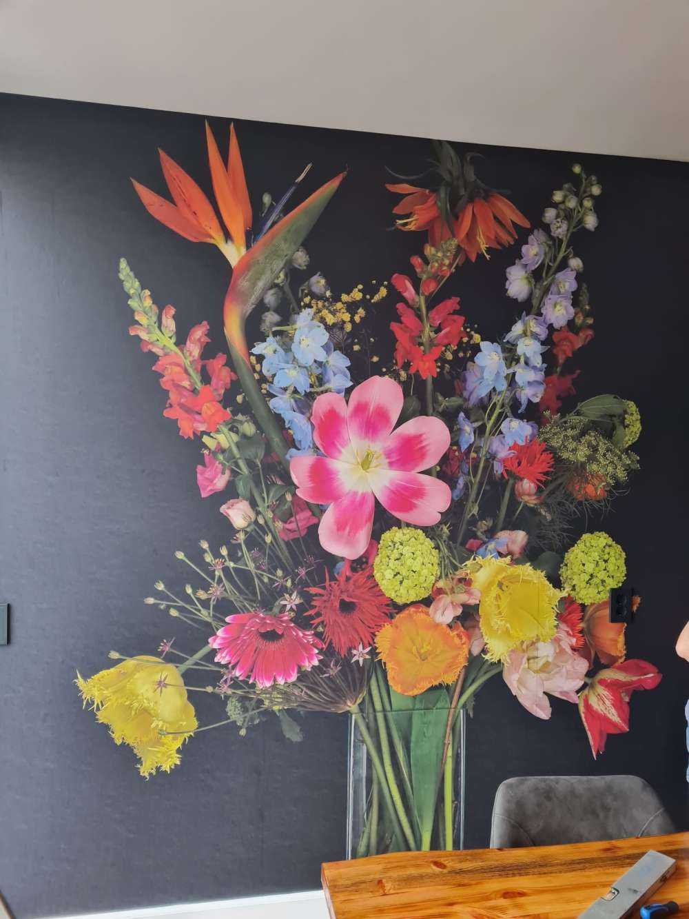 Ramo de flores en jarrón de cristal
