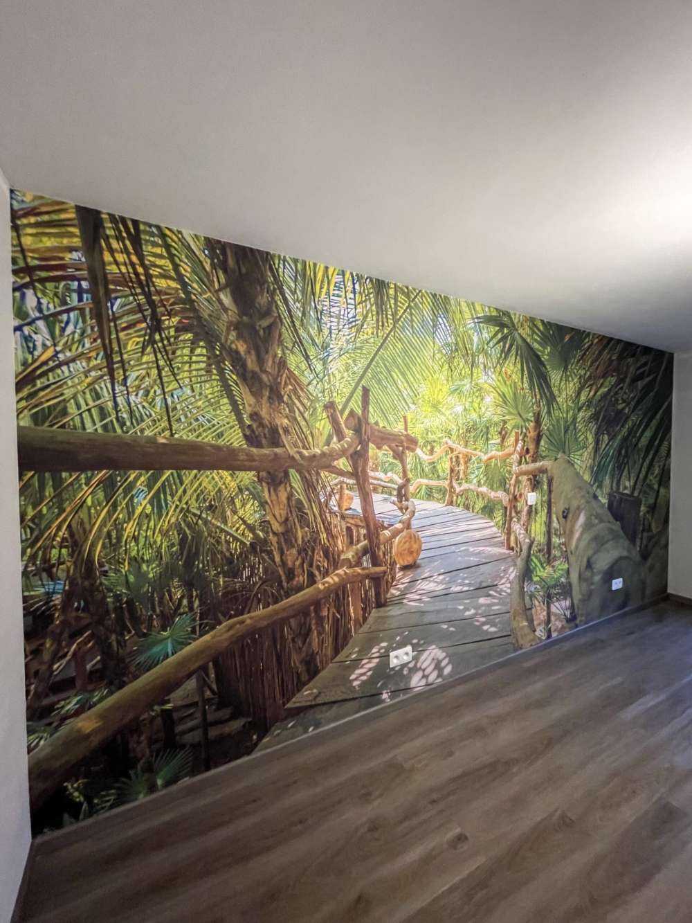 Puente en la selva tropical
