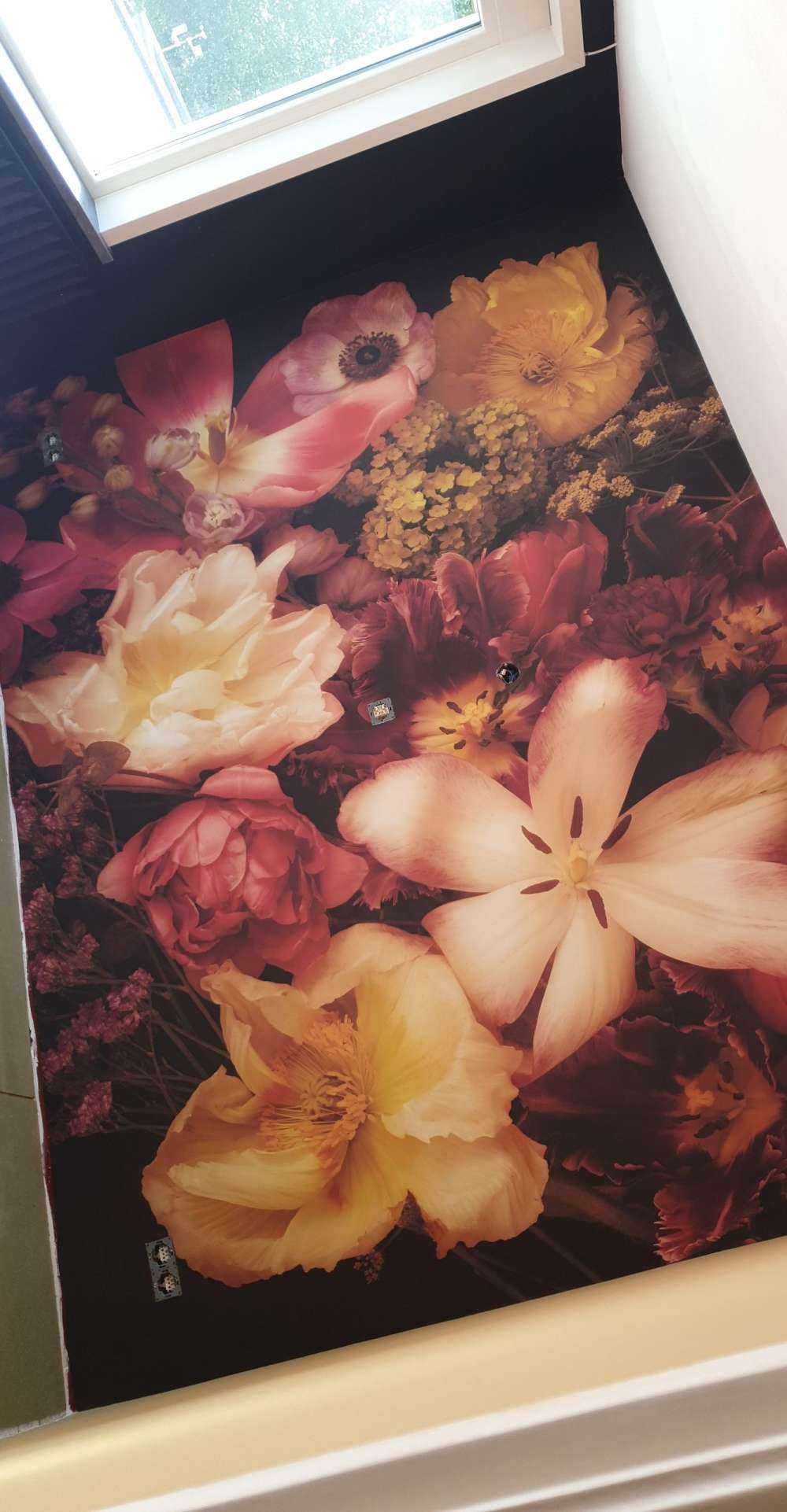 Hermosa y colorida guirnalda de flores