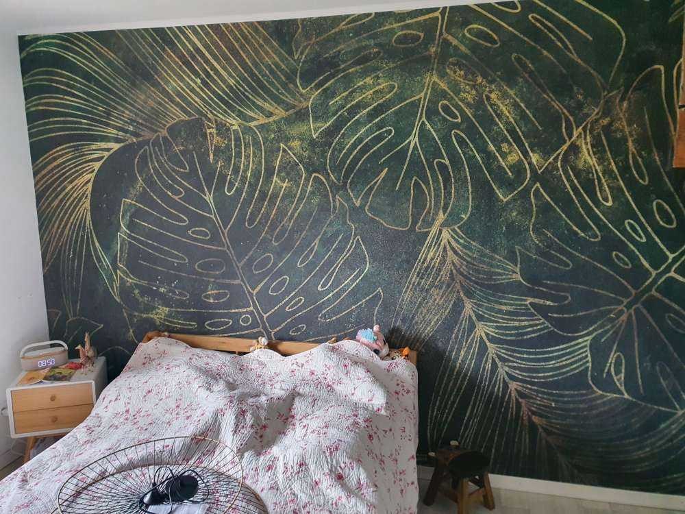Textura verde con hojas doradas