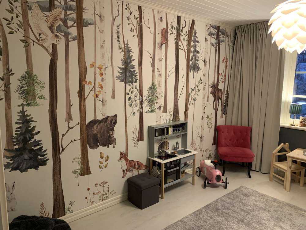 Bosque dibujado con animales de otoño