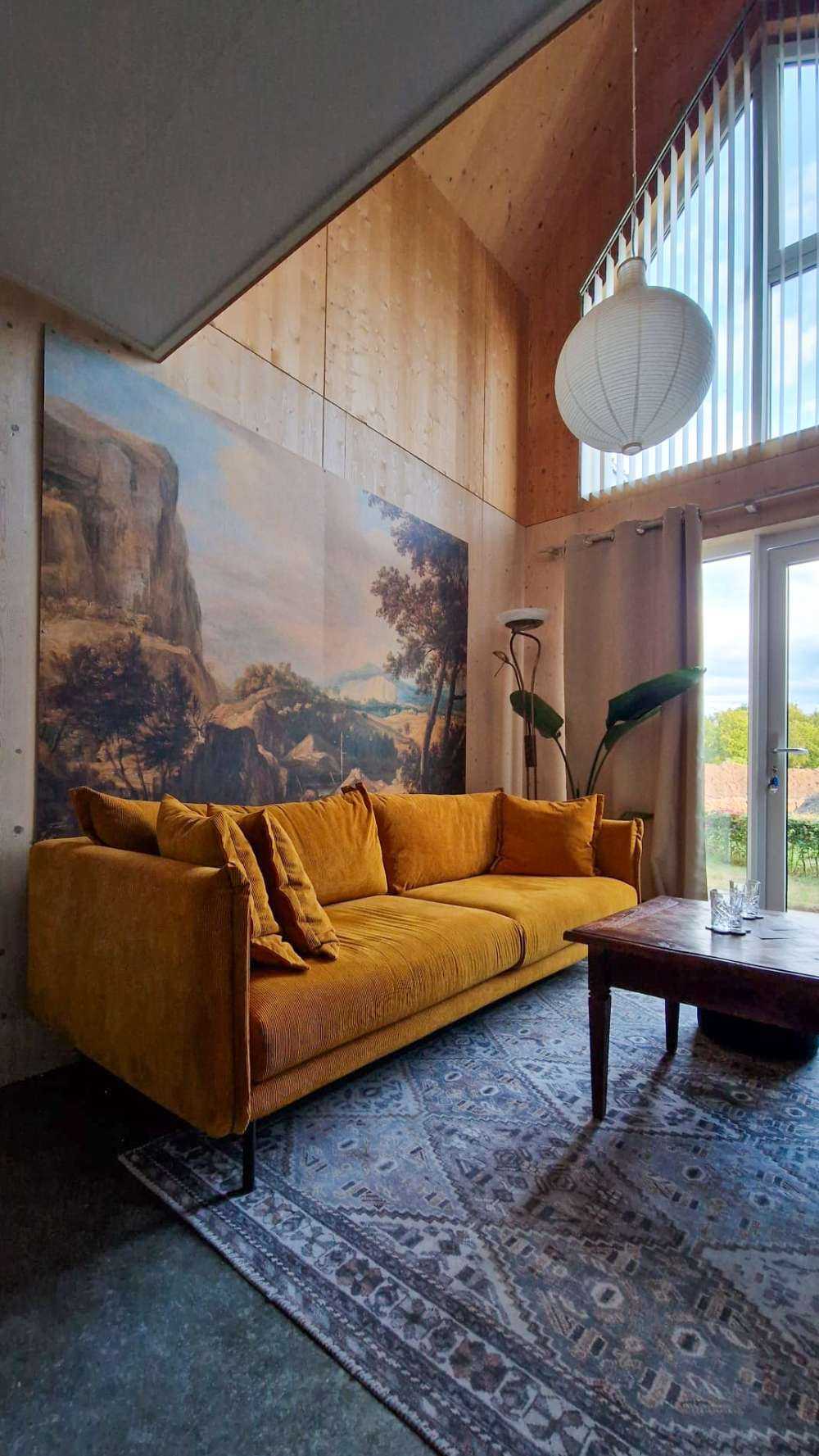 Paisaje montañoso con pescadores
