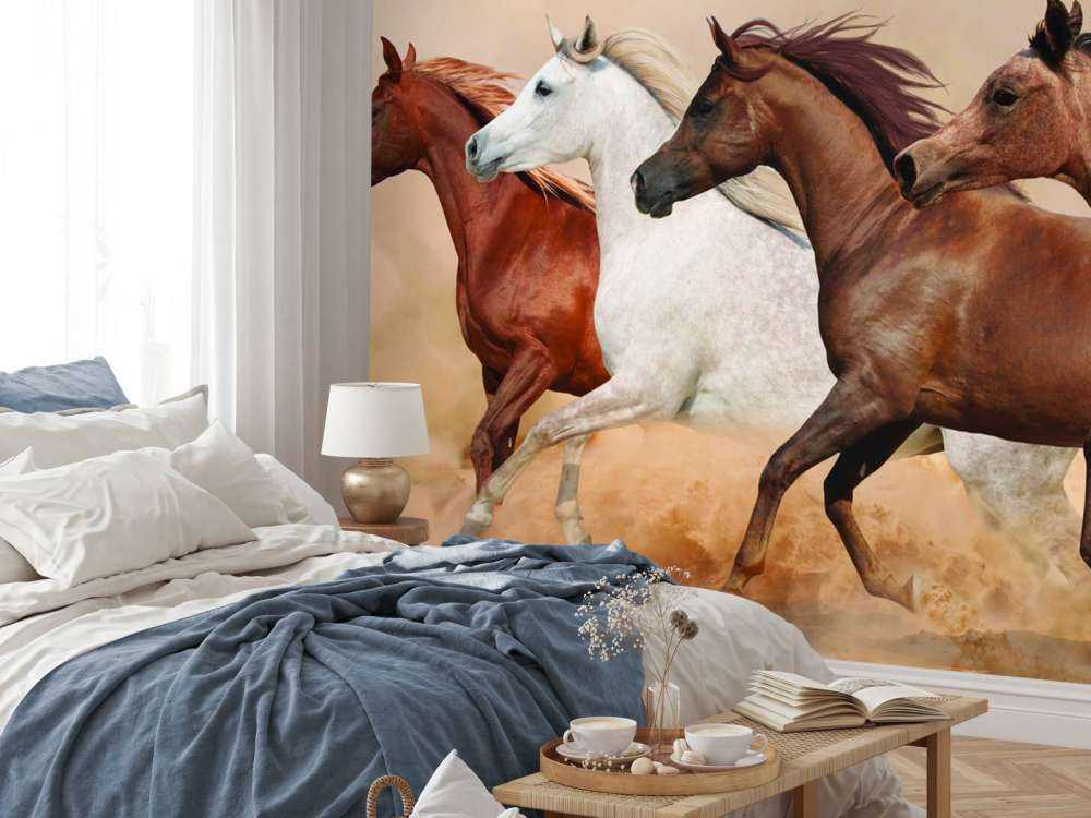 Caballos al galope en una tormenta de arena