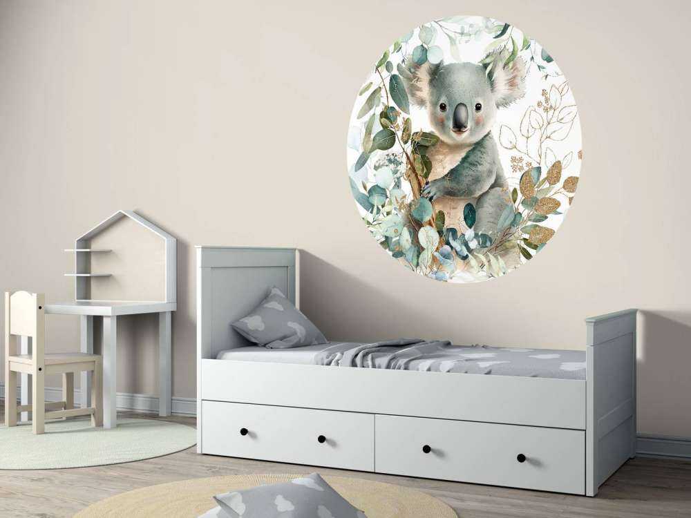 Koala sombrío en eucalipto