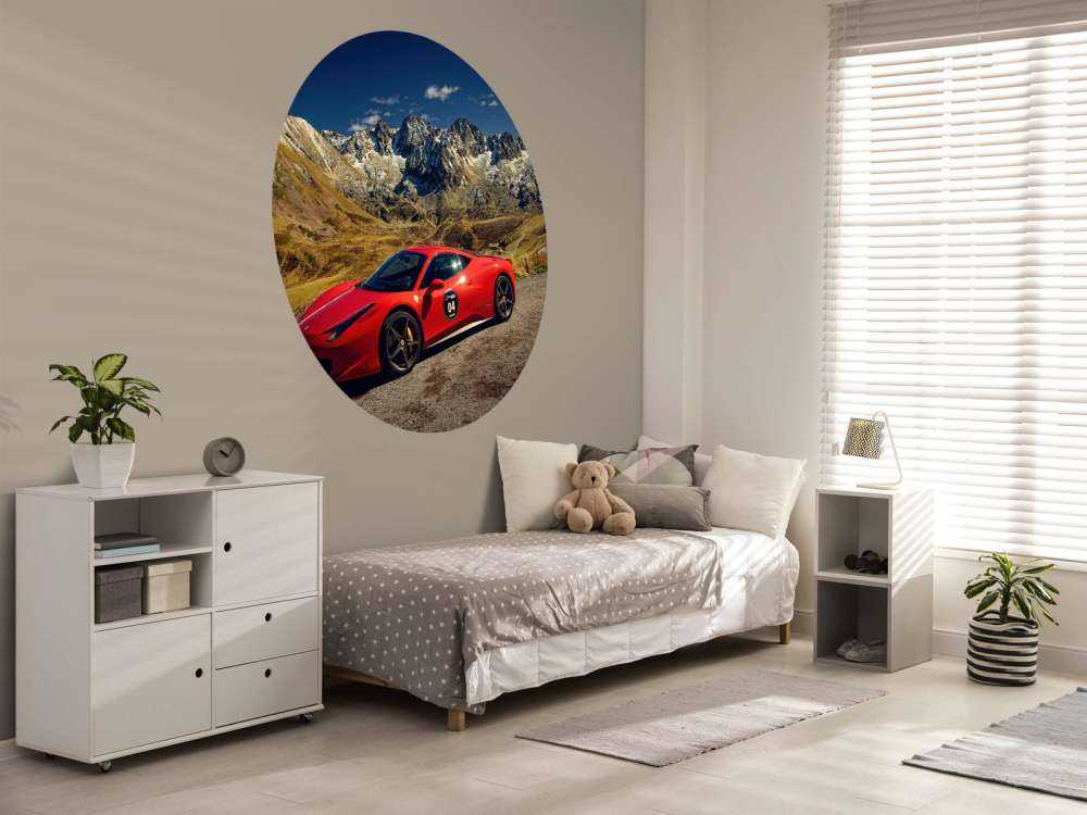 Ferrari 458 con las cumbres alpinas
