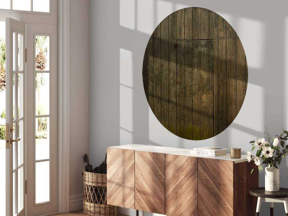 Pared de madera con puerta