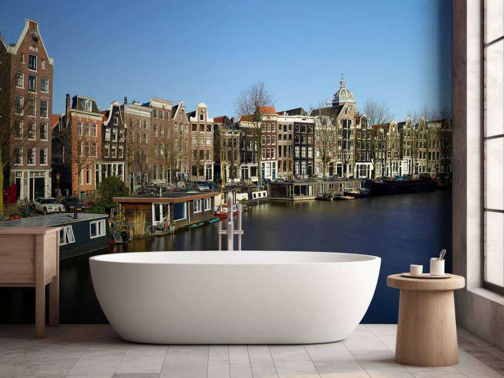 Casas flotantes a lo largo del canal