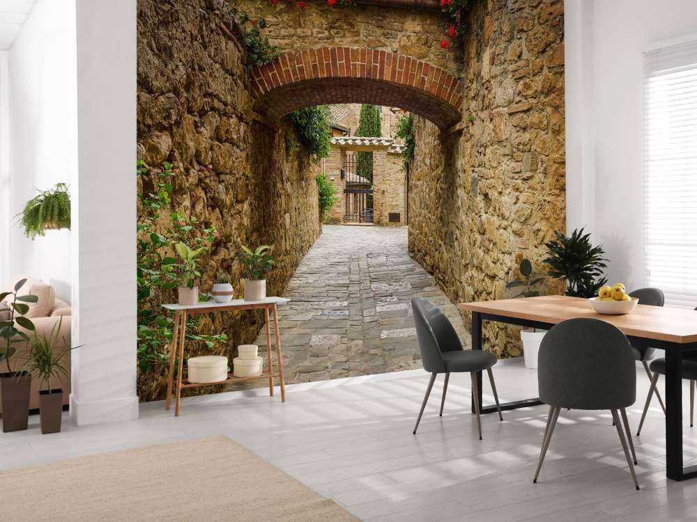 Arco con flores rojas
