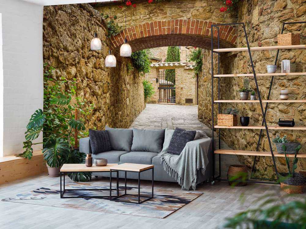 Arco con flores rojas