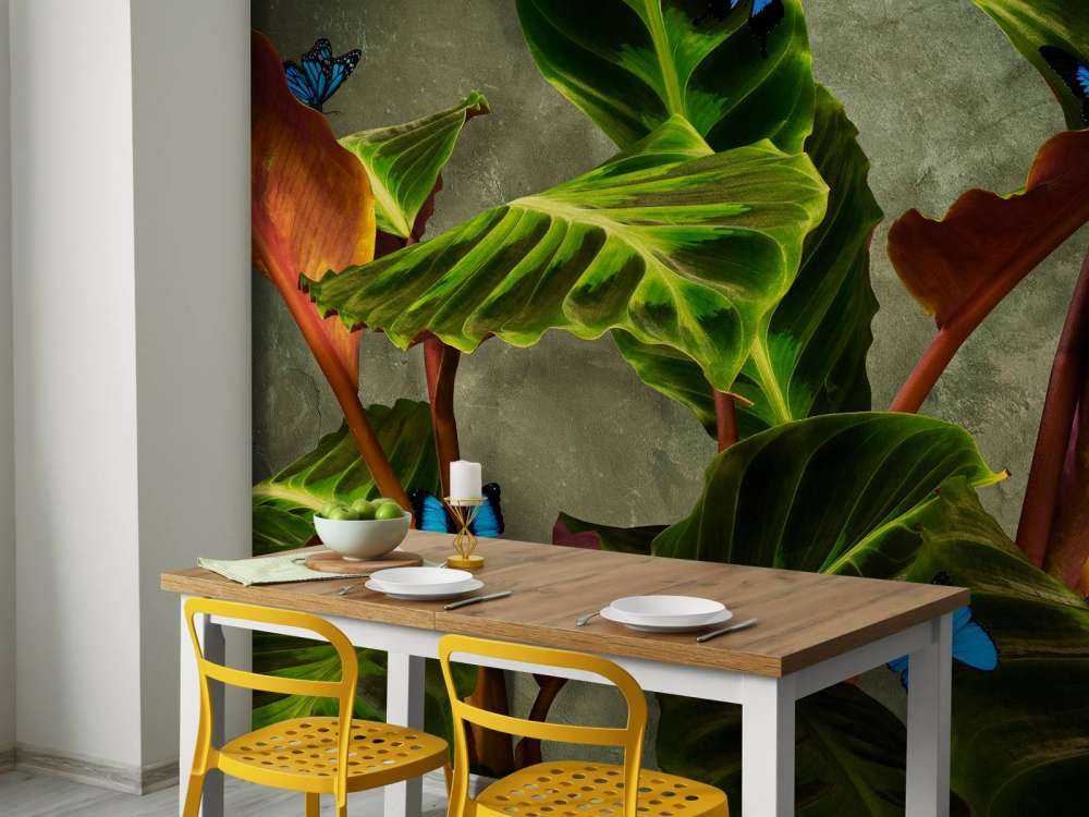 Planta verde con mariposas