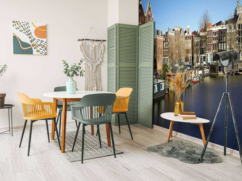 Casas flotantes a lo largo del canal