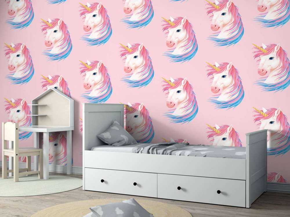 Unicornio blanco con cuerno dorado