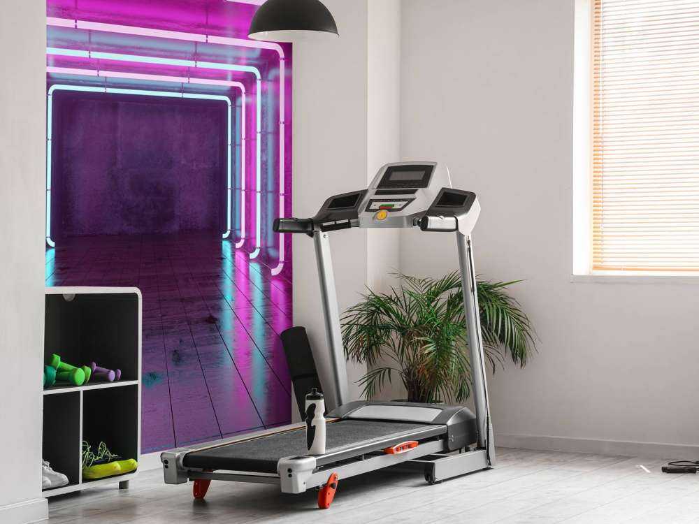 Sala de hormigón con luces de neón