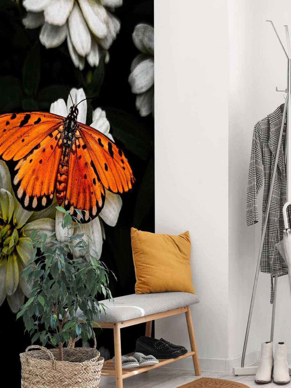 Mariposa monarca en una flor