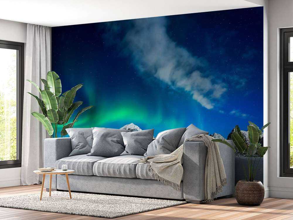 Aurora boreal sobre las montañas