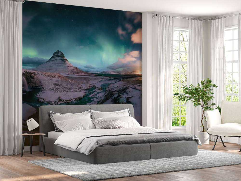 Kirkjufell con aurora boreal