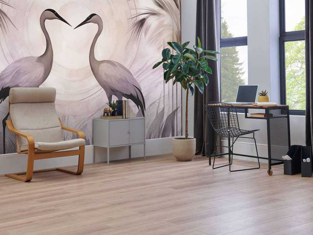 Grúas al atardecer gris