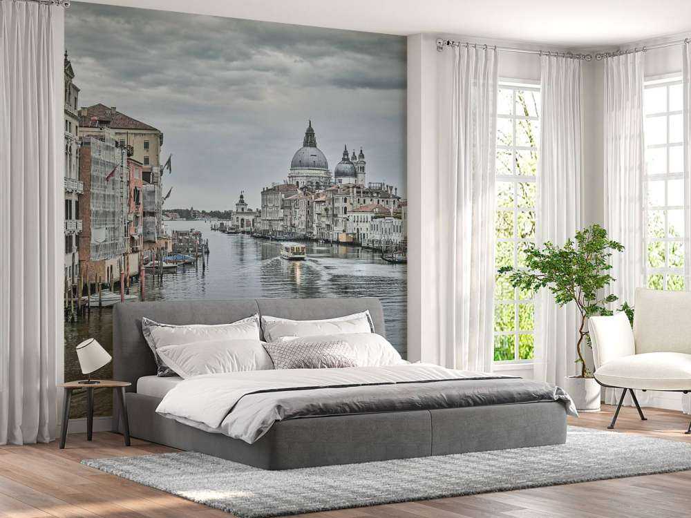 Canal con barcos en Venecia