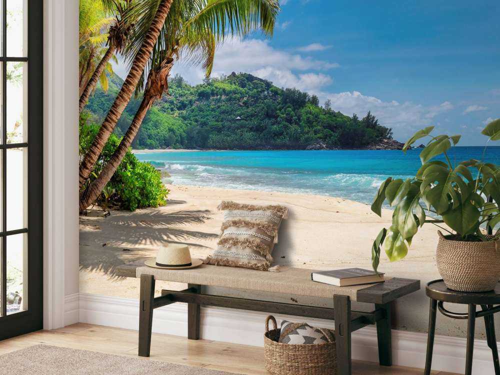 Hermosa playa con palmeras