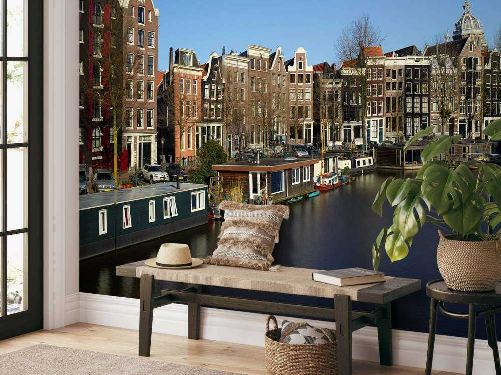 Casas flotantes a lo largo del canal