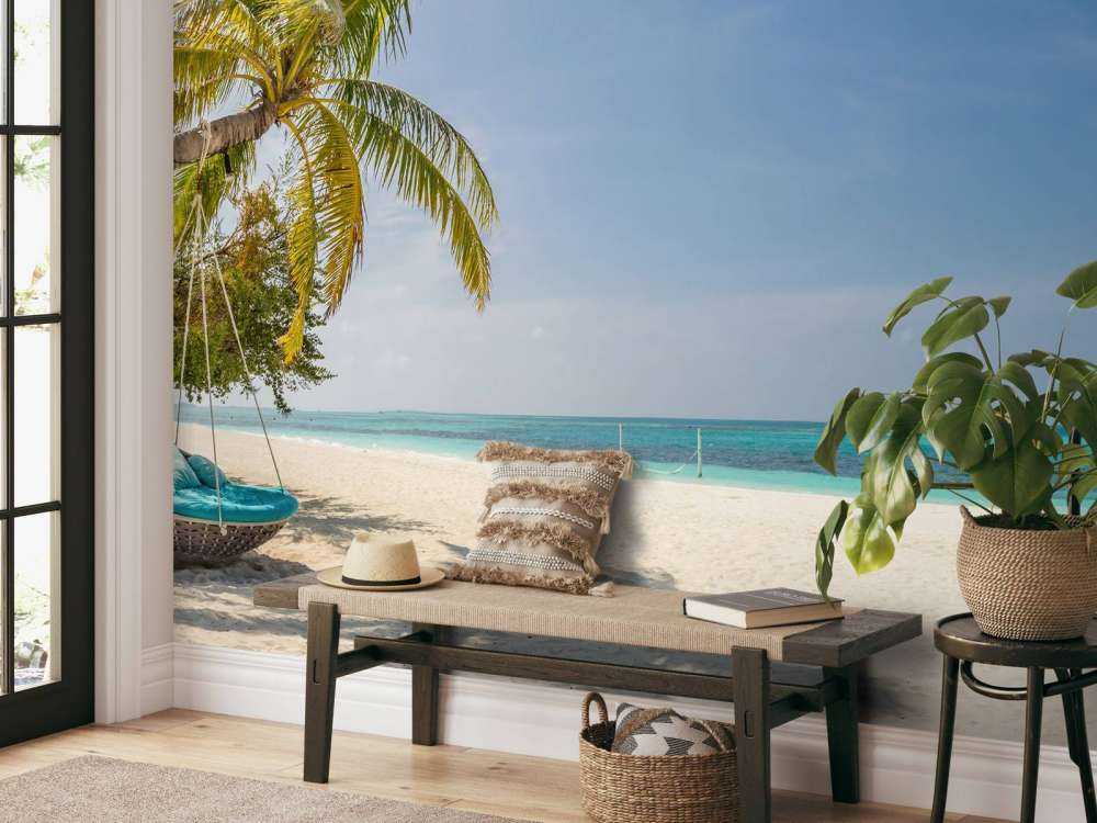 Playa tropical con columpio