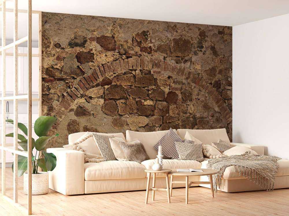 Muro antiguo con arco