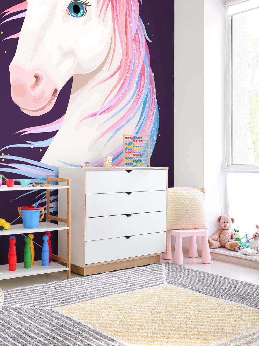 Unicornio con melena de colores