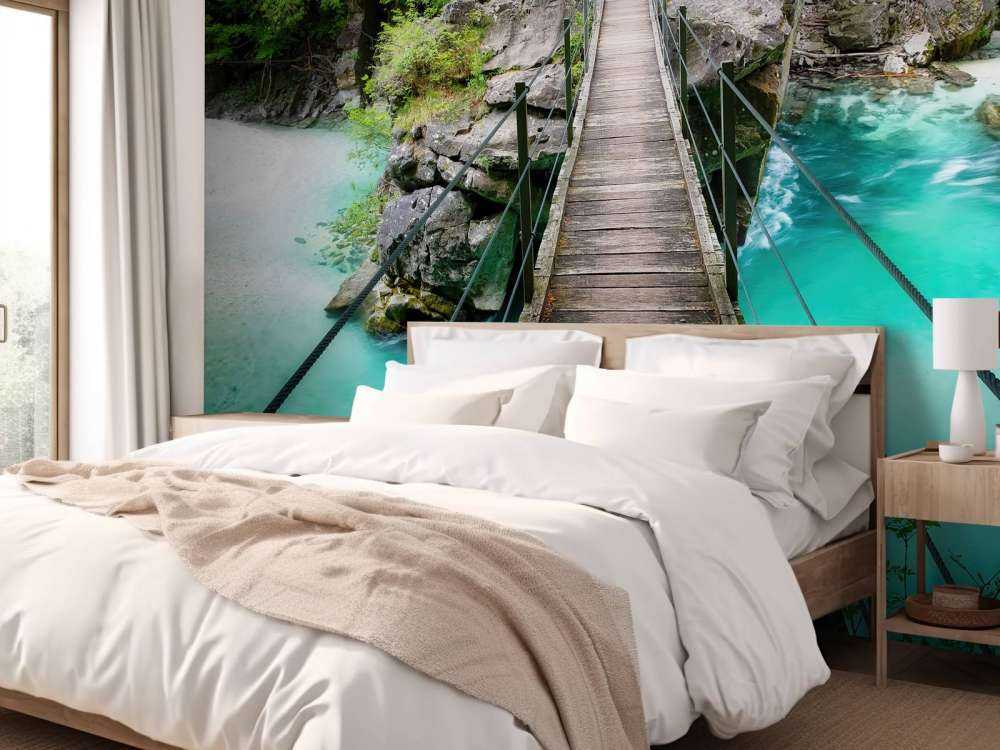 Puente sobre el hermoso río azul