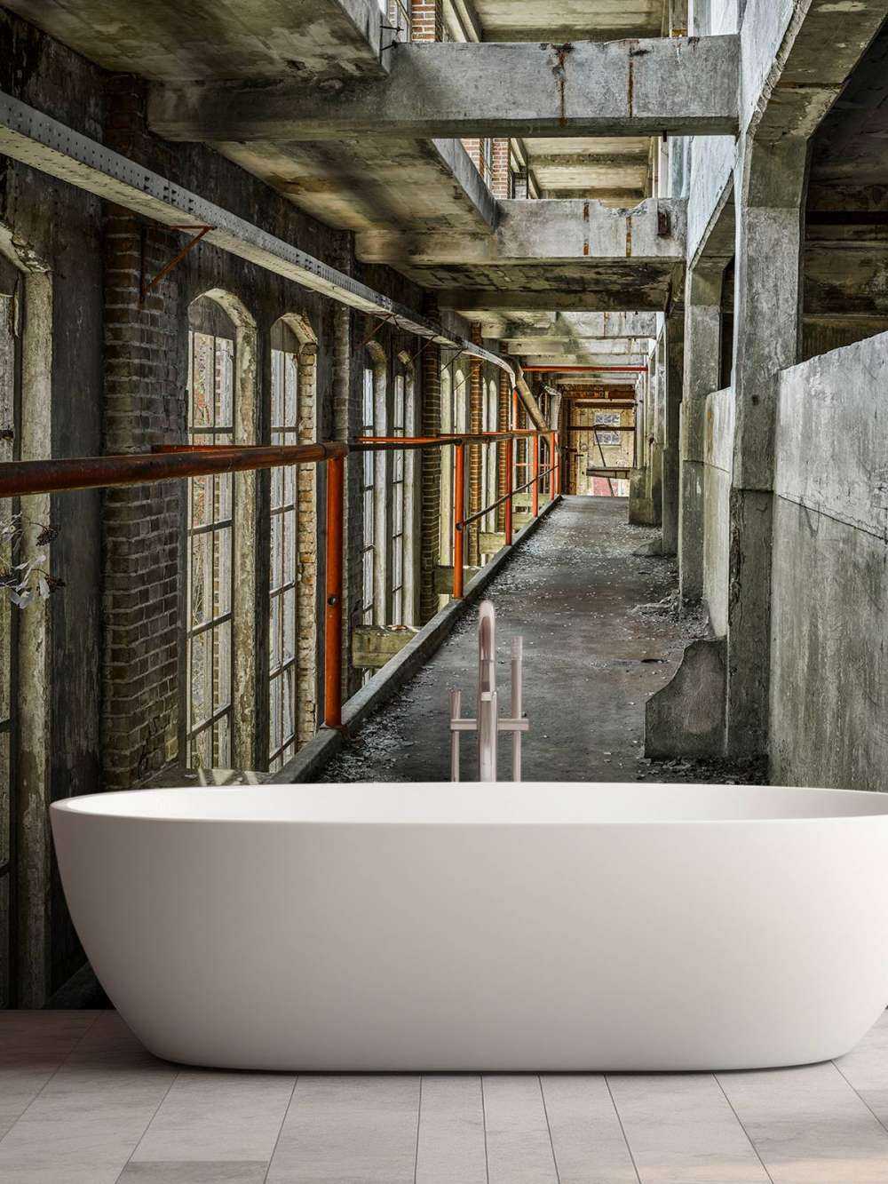Pasarela en edificio abandonado