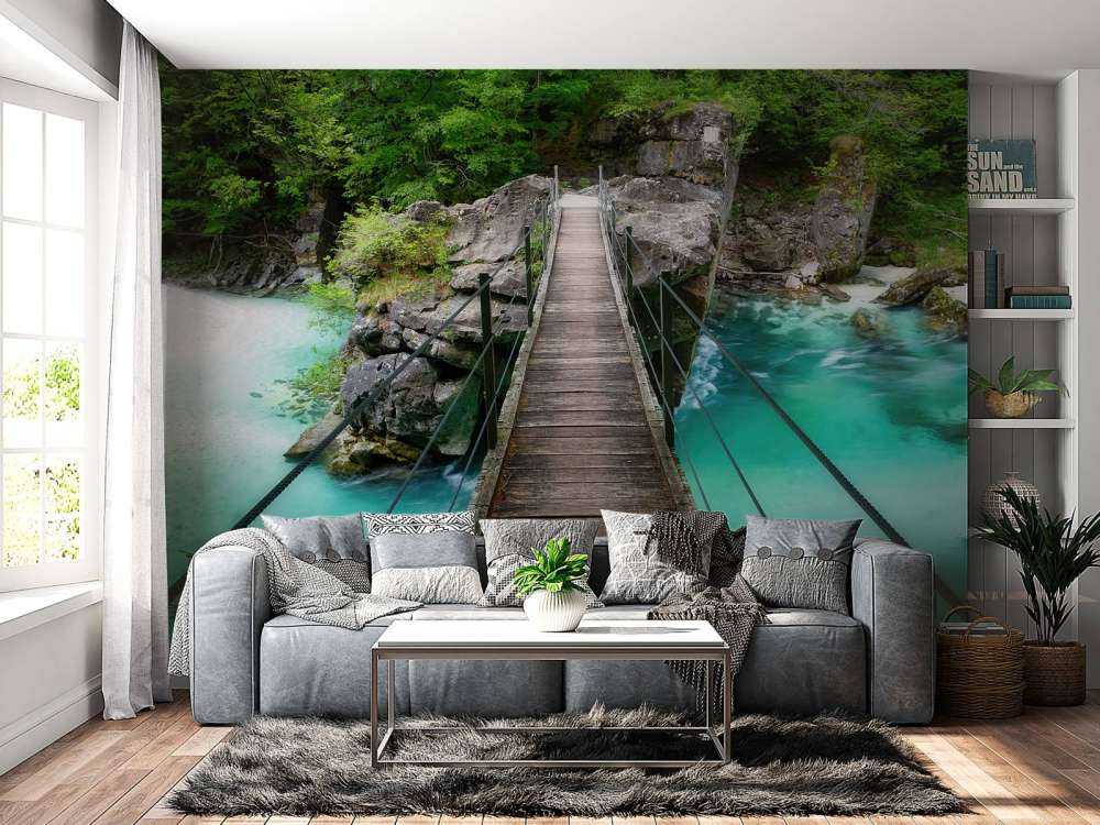 Puente sobre el hermoso río azul