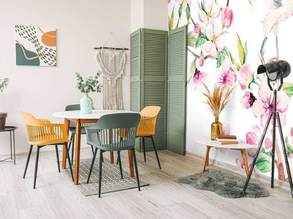 Grullas pintadas con flores
