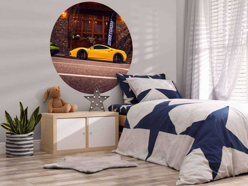 Autos exclusivos en cabaña de madera