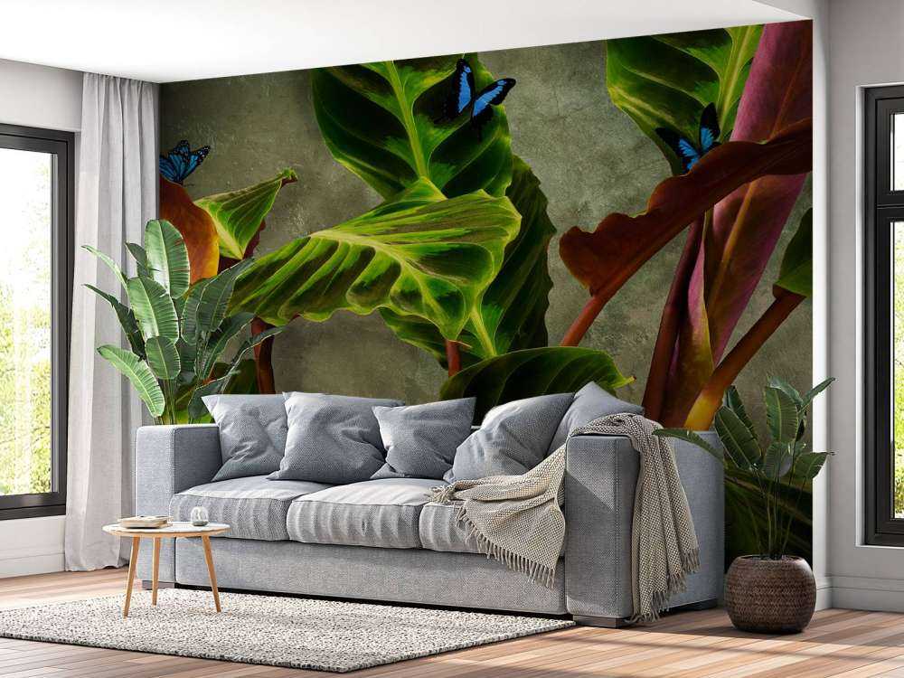 Planta verde con mariposas