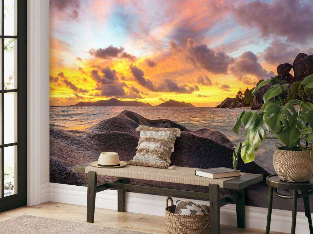 Puesta de sol en una playa tropical