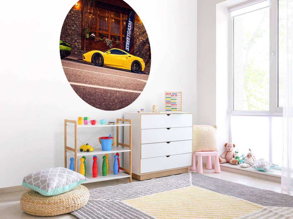 Autos exclusivos en cabaña de madera