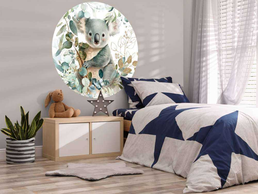 Koala sombrío en eucalipto