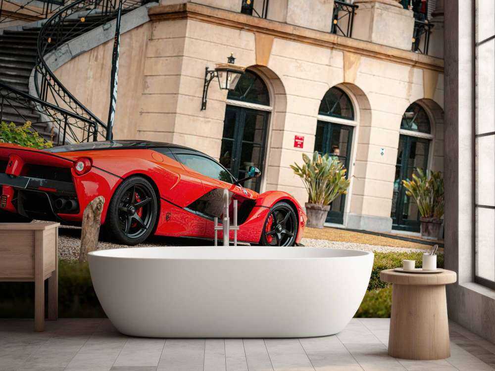 Ferrari laFerrari junto a una villa de lujo