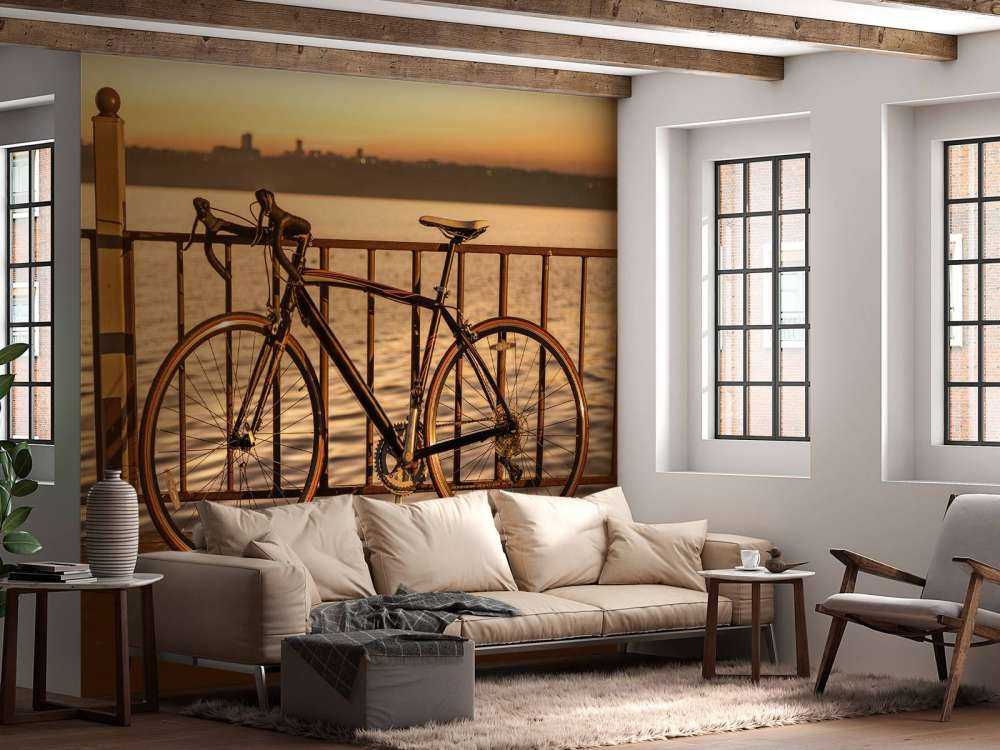 Bicicleta de carreras junto al agua