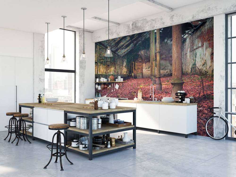 Casa abandonada con hojas