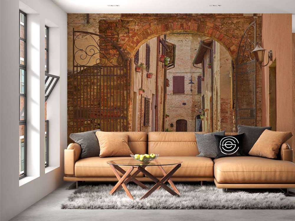 Calle con arco y puerta