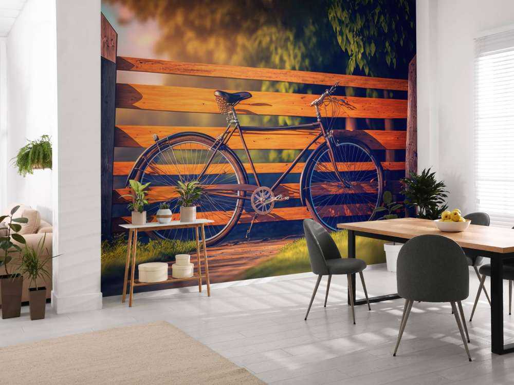 Bicicleta cerca de una valla de madera