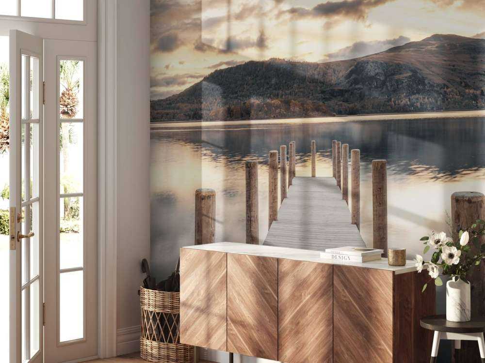 Embarcadero de madera en un lago