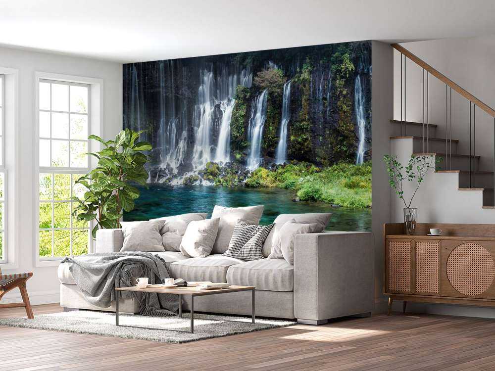 Panorama de la cascada con agua azul turquesa