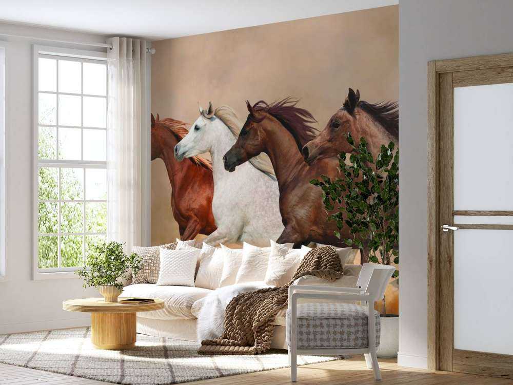 Caballos al galope en una tormenta de arena