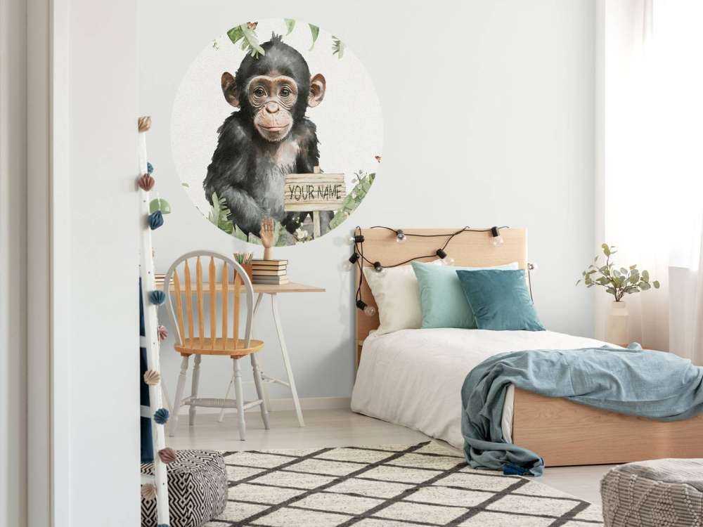 Chimpancé bebé en la selva