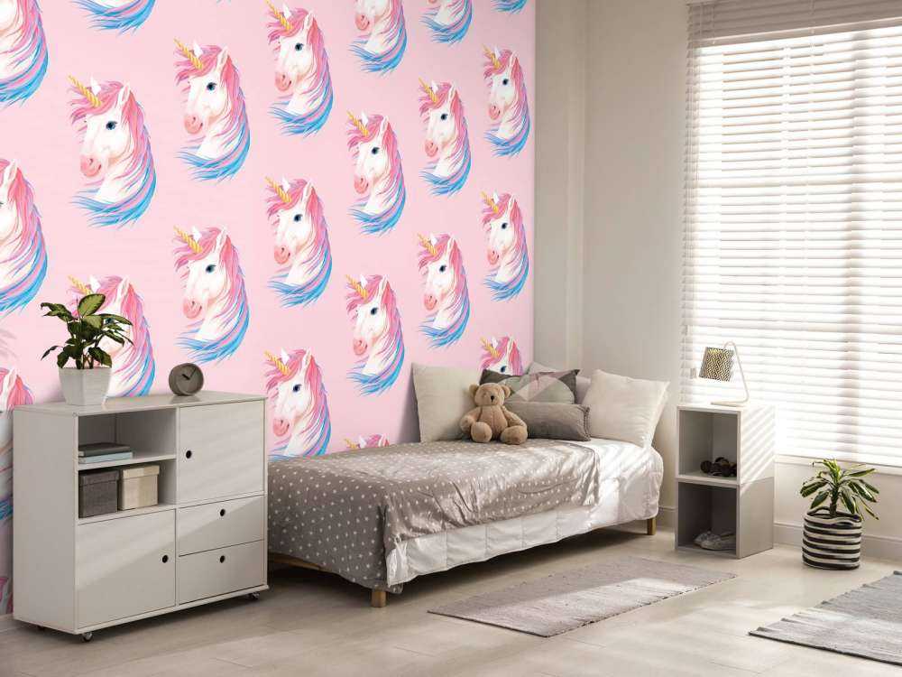 Unicornio blanco con cuerno dorado