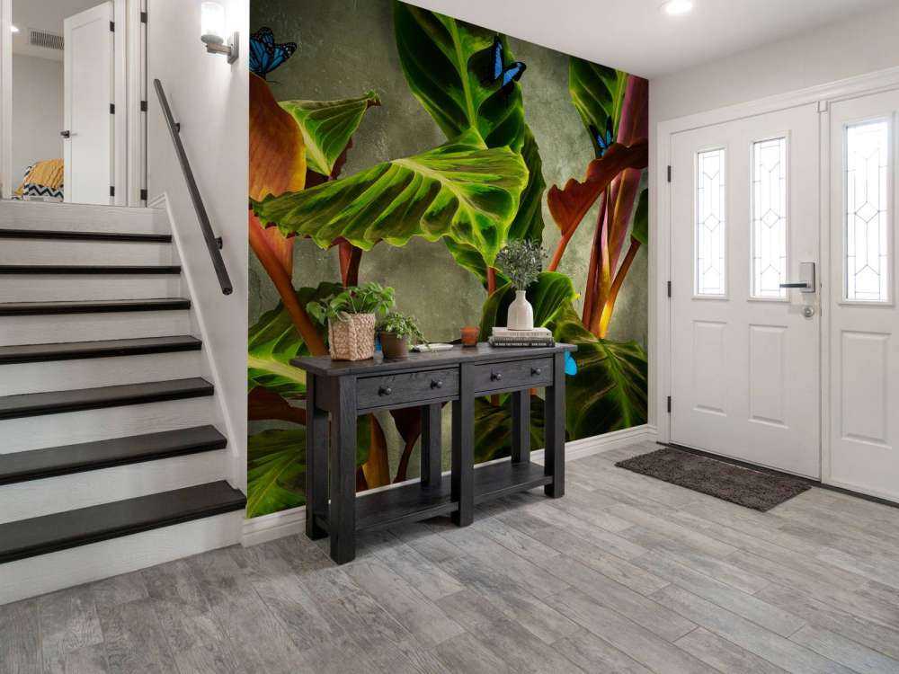 Planta verde con mariposas