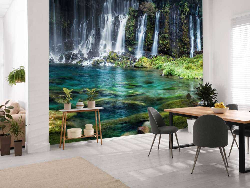 Panorama de la cascada con agua azul turquesa