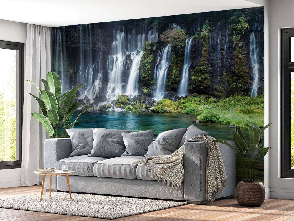 Panorama de la cascada con agua azul turquesa