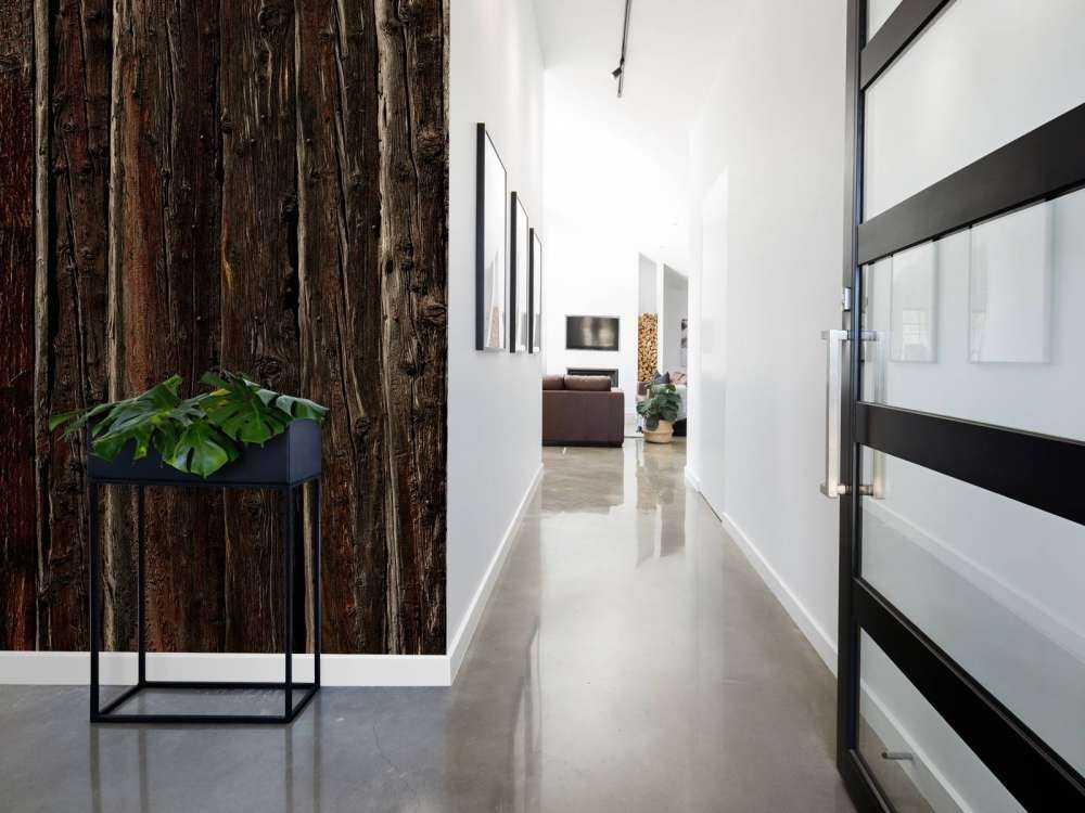 Madera rugosa con clavos